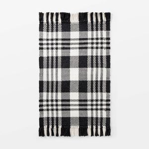 2'1"x3'2" Indoor/Outdoor Scatter Plaid Rug Black - Threshold/Studio McGee